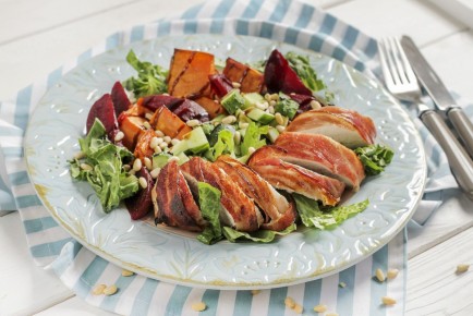 Рецепт салата с индейкой, бататом, свеклой и кедровыми орешками