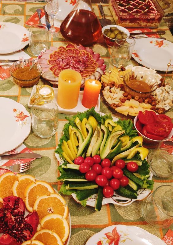 Как быстро организовать праздничный стол на 6 человек за 1,5 часа