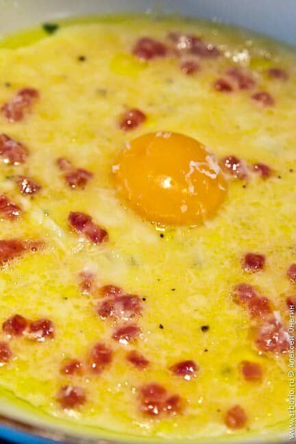 Омлет с сюрпризом: как получить нежный омлет с жидким желтком внутри