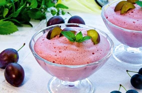 Нежный сливовый самбук: легкость в каждом укусе