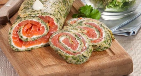 Сырный рулет с лососиной: вкусный акцент на праздничном столе