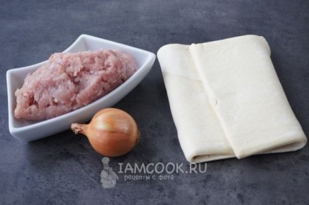 Простой рулет из слоёного теста, который вкуснее любой пиццы