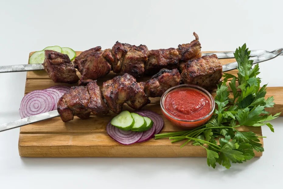 Шашлык из свинины: секреты маринада на минералке
