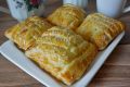 Легкие слоеные слойки с грибами и сыром за полчаса
