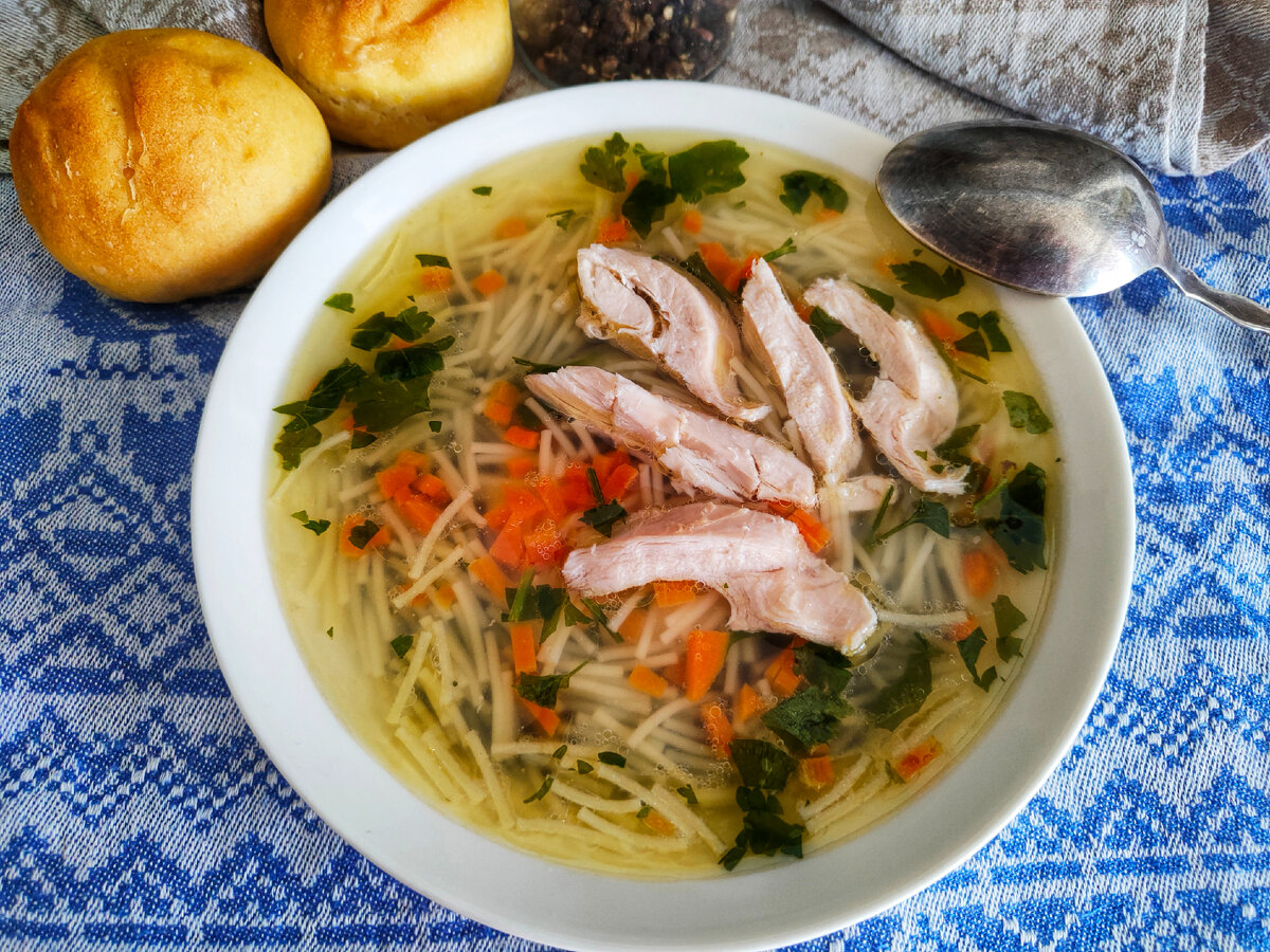 Простой рецепт куриного супа с вермишелью