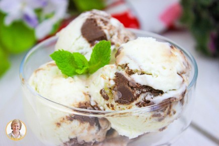 Нежное домашнее мороженое с шоколадом для летних дней