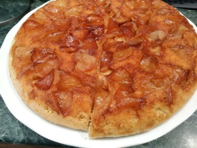 Яблочный пирог за 15 минут: просто и вкусно на сковороде