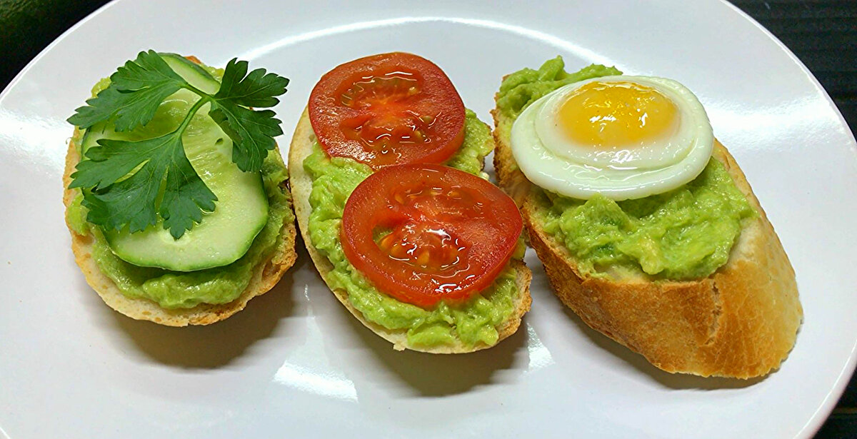 Необычная паста из авокадо: три быстрых рецепта завтракa