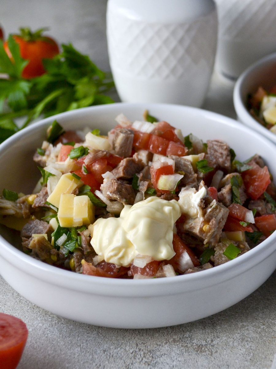 Мясной салат с гусарским размахом для вашего праздника