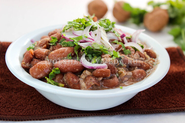 Лобио с грецкими орехами