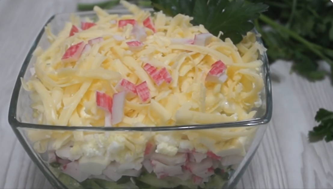 Нежный крабовый салат для вашего праздничного стола