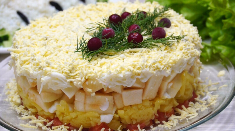 Весенний салат "Принцесса": свежий рецепт к 8 Марта