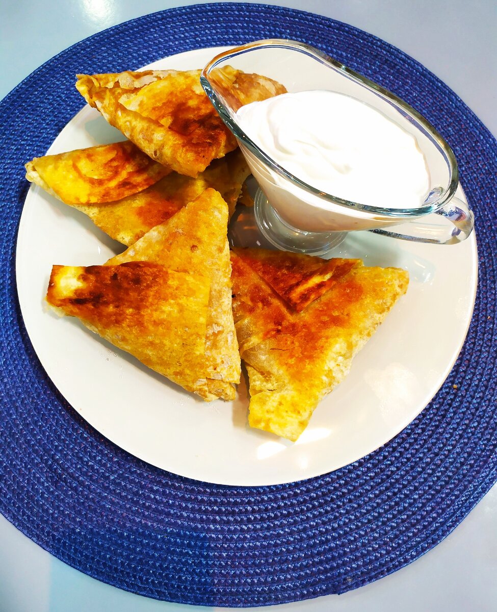 Вкусный завтрак на скорую руку: треугольники из лаваша