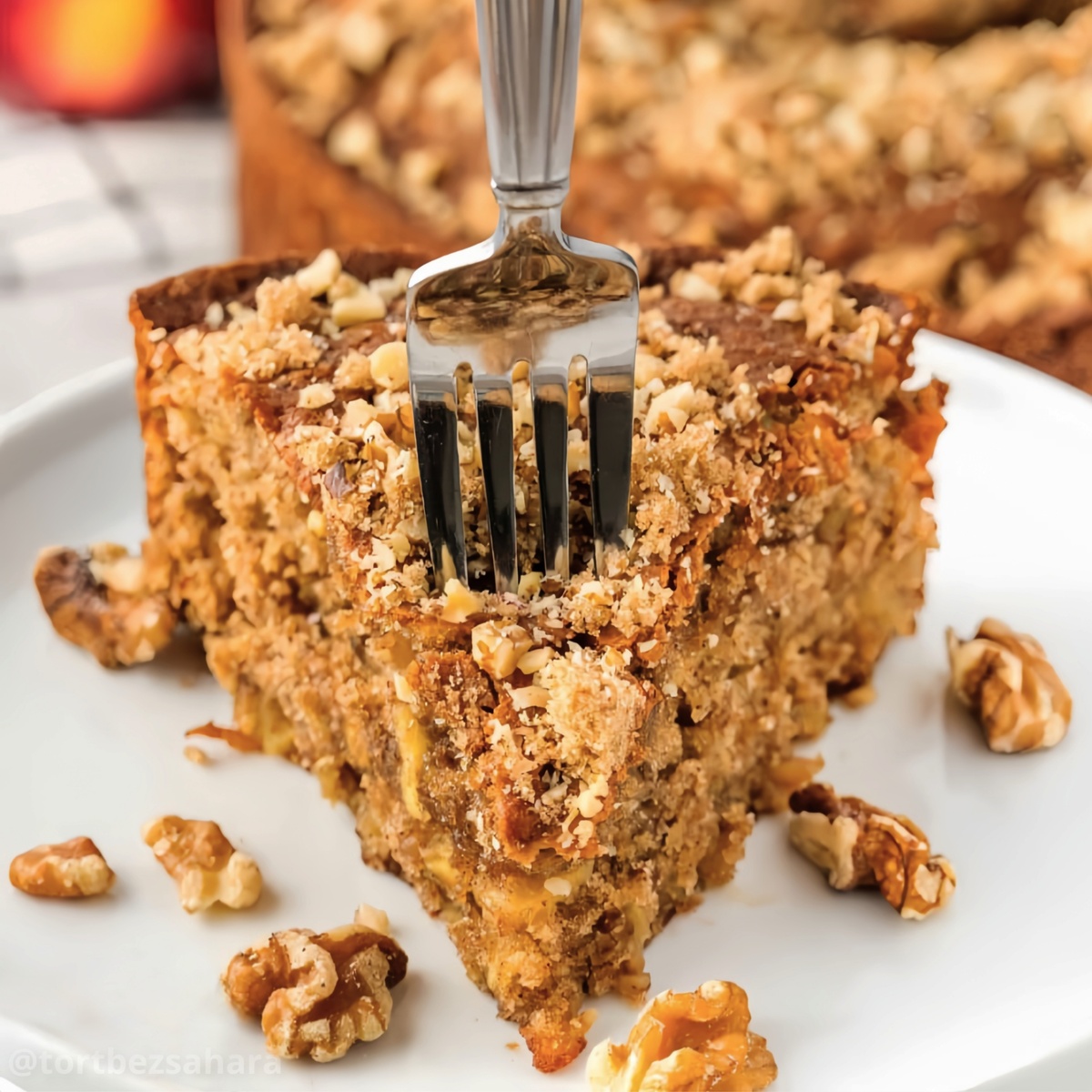 Нежный яблочный пирог без сахара: идеальное сочетание корицы и грецких орехов