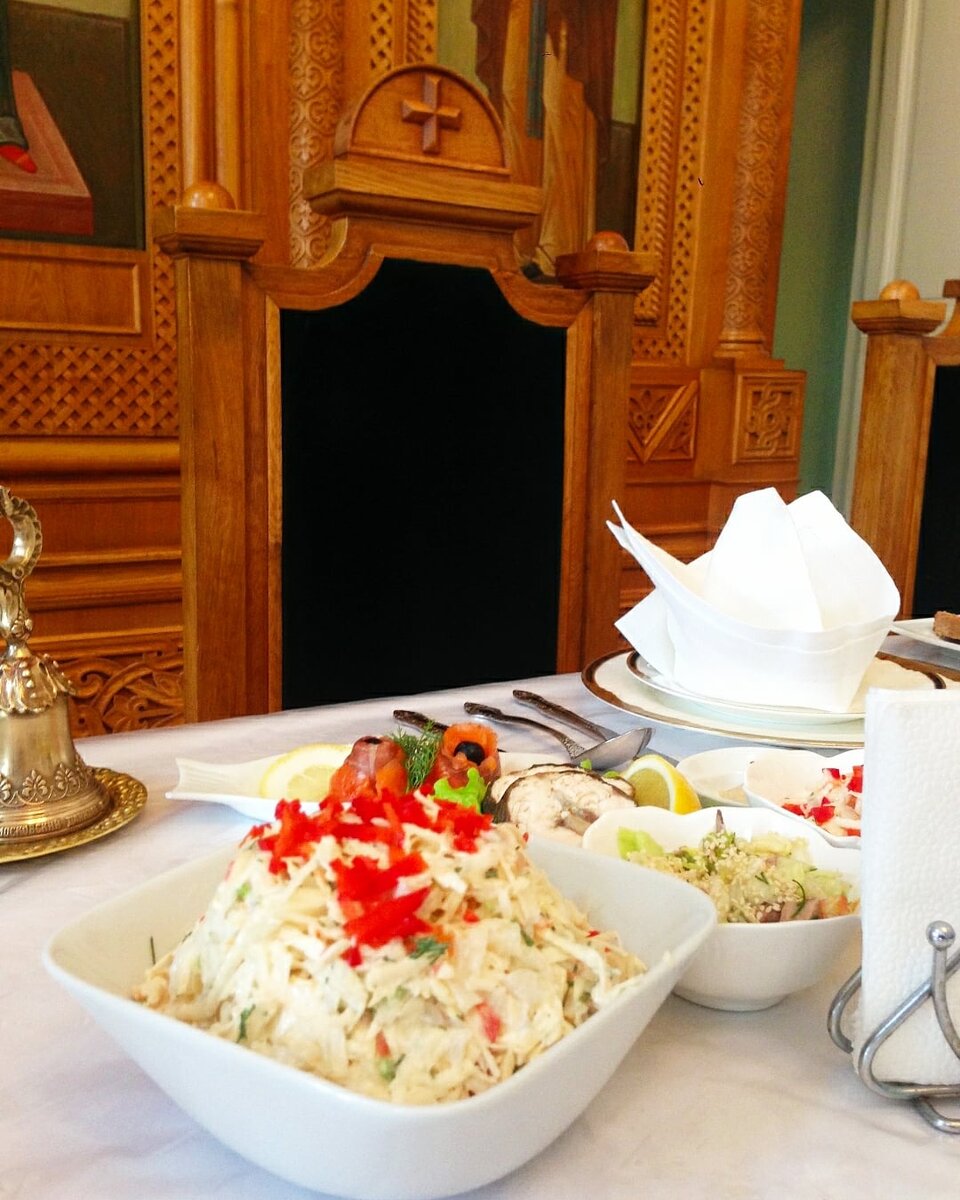 Вкусная традиция: салат из палтуса на Светлой седмице