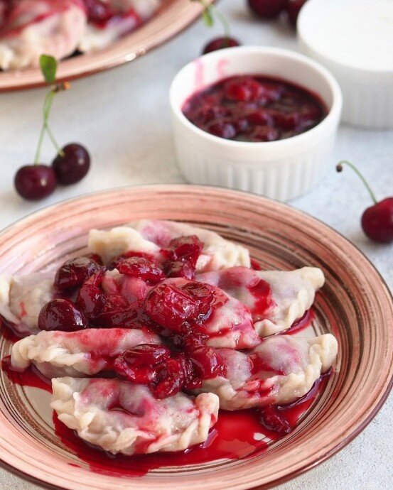 Как приготовить вареники с вишней: простой и вкусный рецепт