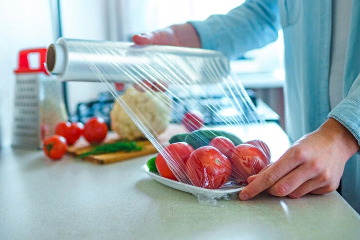 Необычные способы использования пищевой пленки на вашей кухне