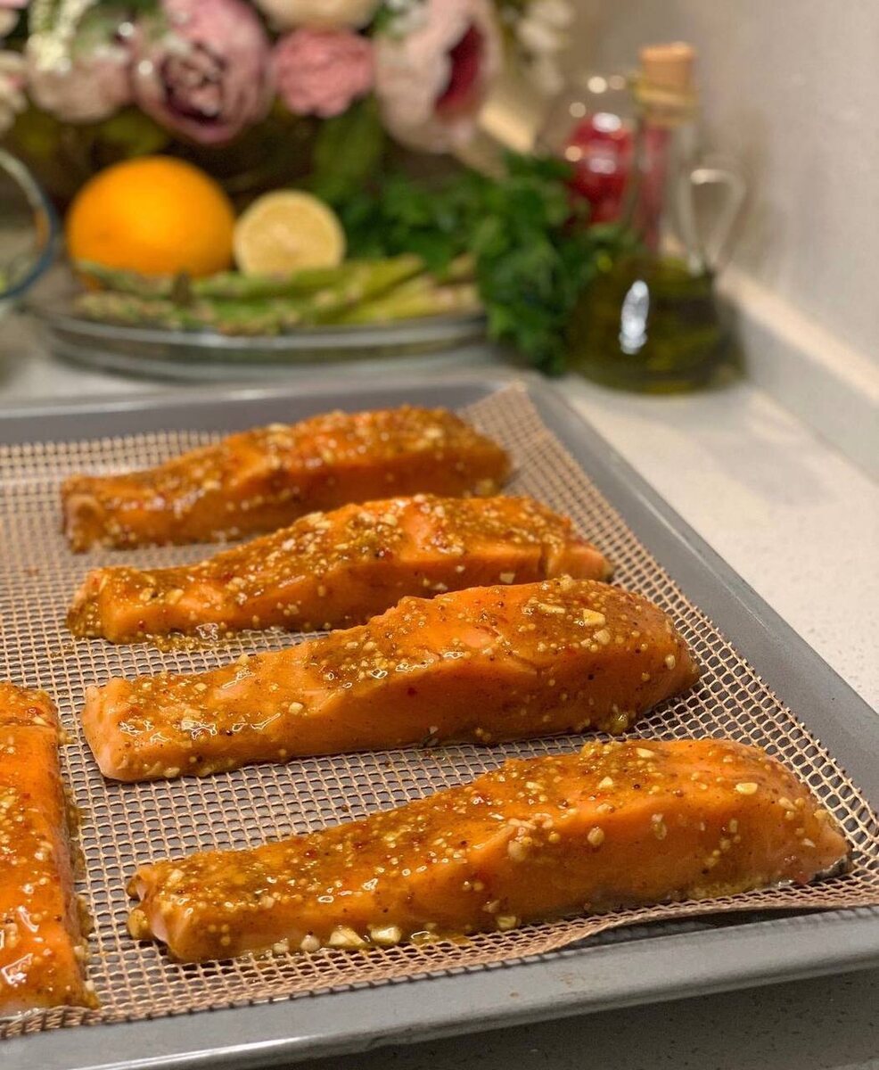 Запечённый лосось с хрустящей корочкой: как создать ресторанное блюдо дома