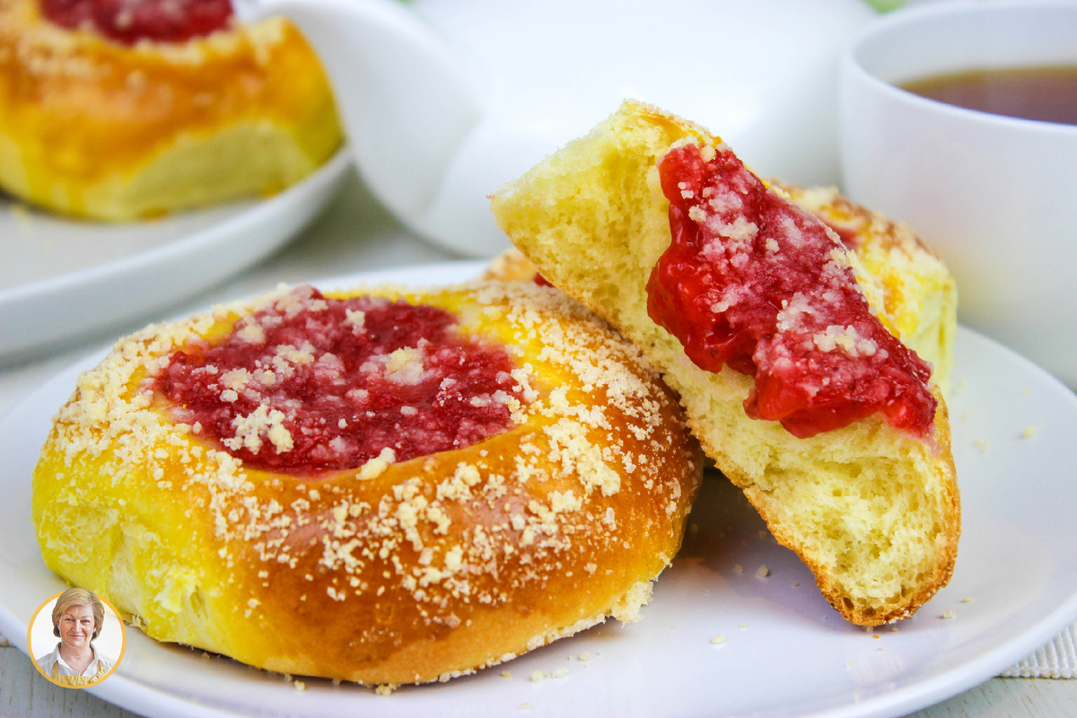 Нежные булочки с клубникой, которые покорят ваше сердце