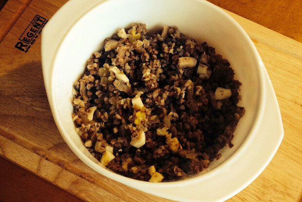 Гречневая каша с яйцами и грибами: простое и вкусное блюдо для всех