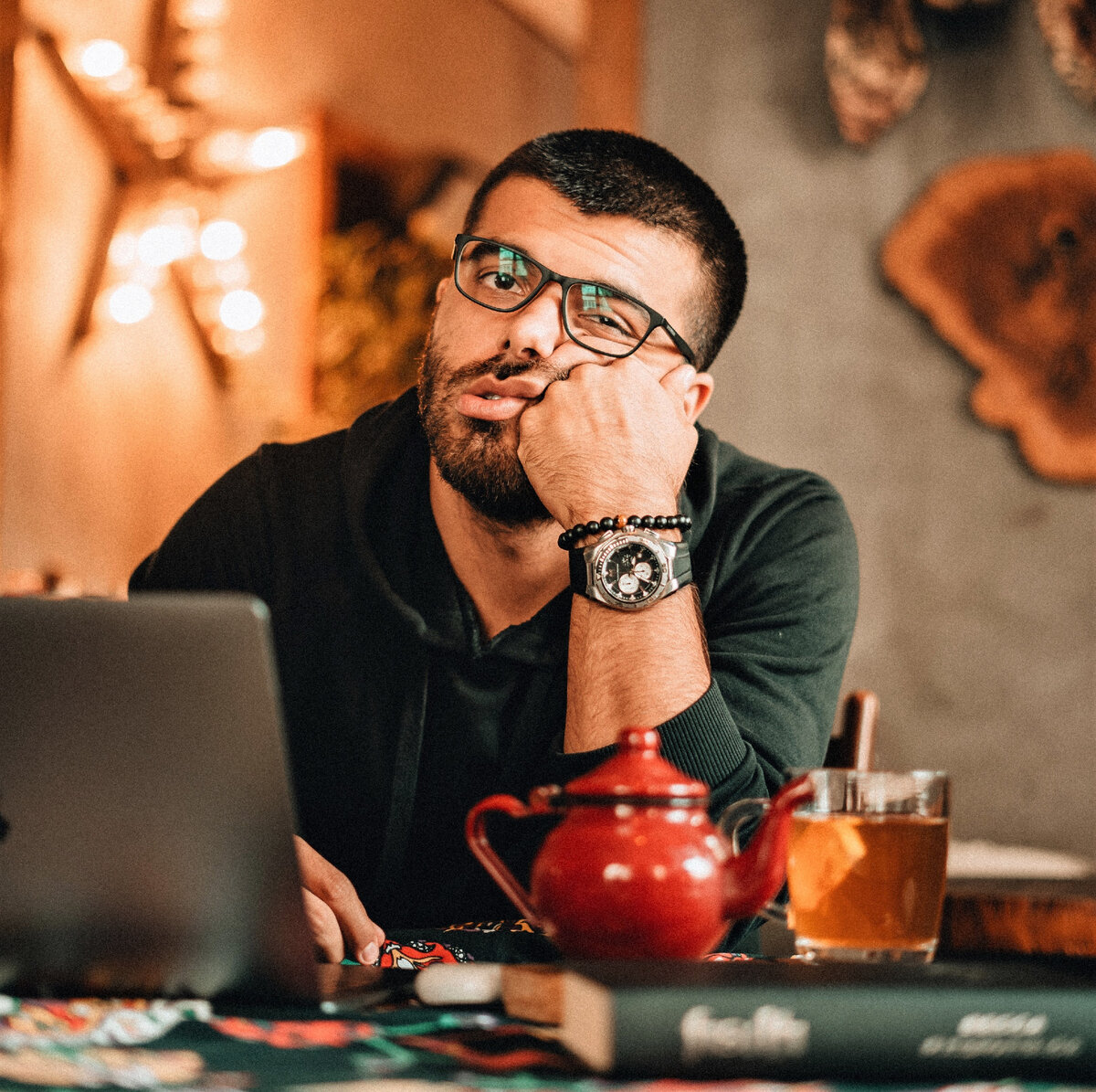 Секреты успешного обслуживания: как чаевые зависят от терпения официанта