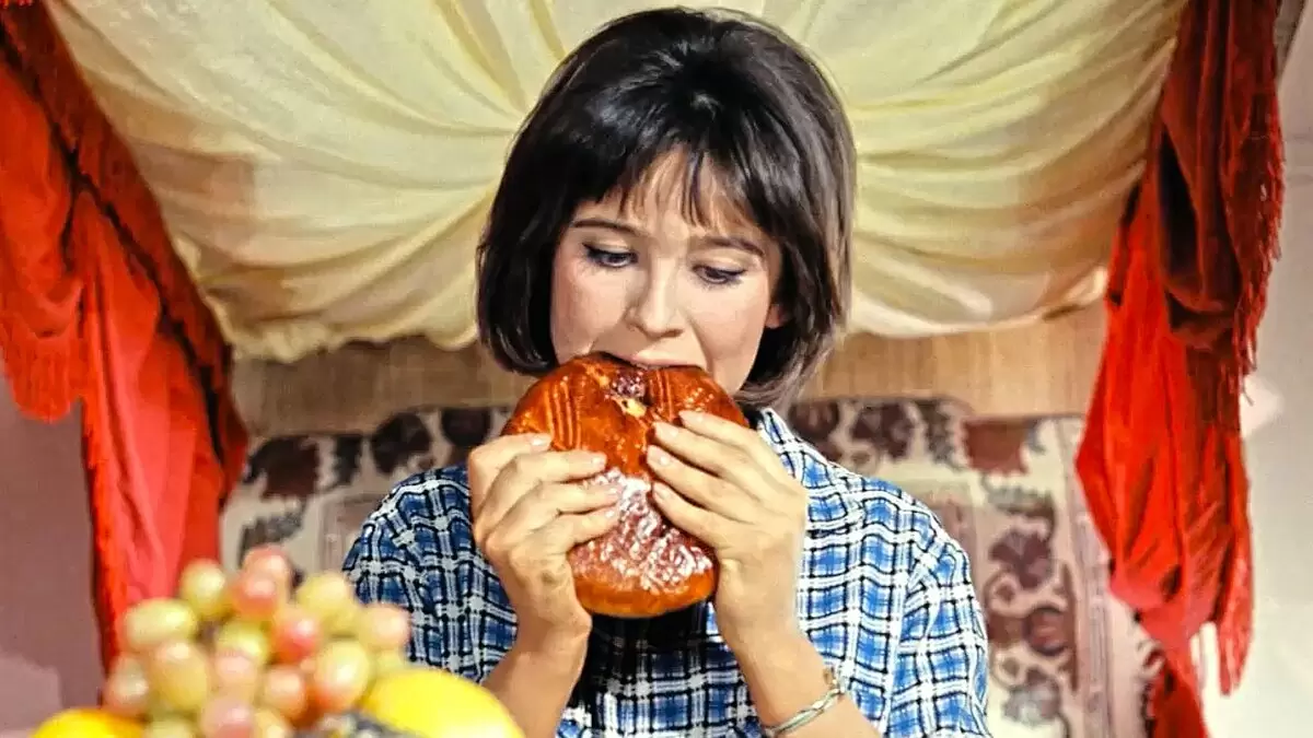 Кулинарная легенда: как приготовить кяту, любимую булочку Нины из «Кавказской пленницы»