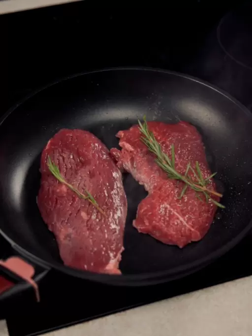 От древнего Рима до современных кухонь: как стейк завоевал мир