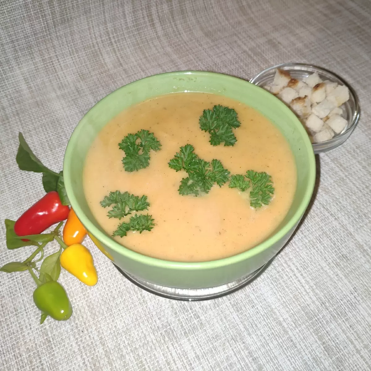 Нежный крем-суп из кабачков с итальянскими нотами