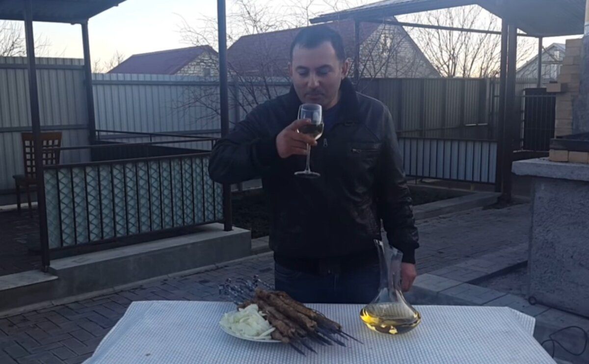 Воробей, корова и кошка: урок о врагах и друзьях