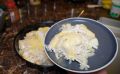 Запеченная грудка индейки с луком и сметаной
