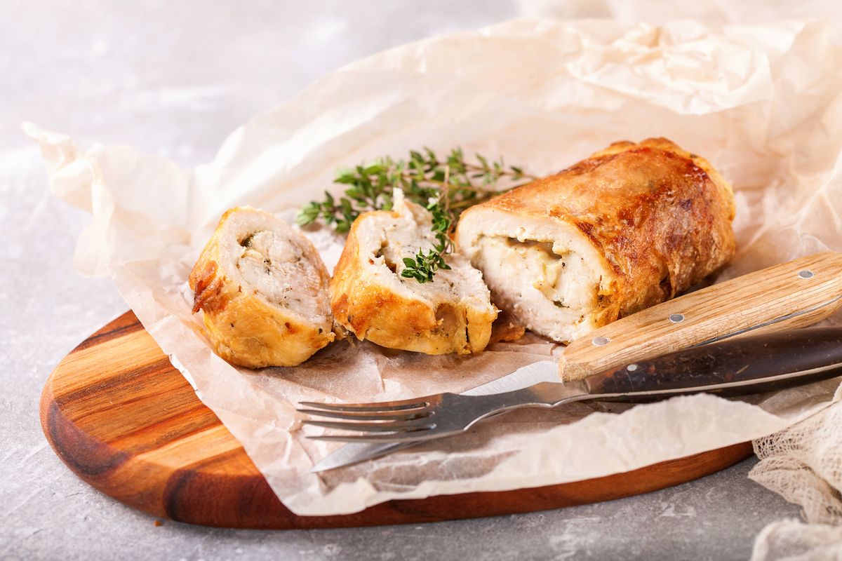 Рулетики из индейки с сыром: вкусный ужин за минуту