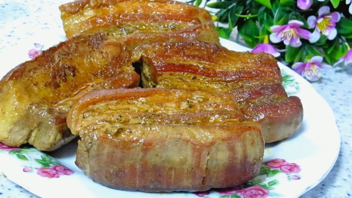 Грудинка, которая тает во рту: готовим с пивом и копчеными специями
